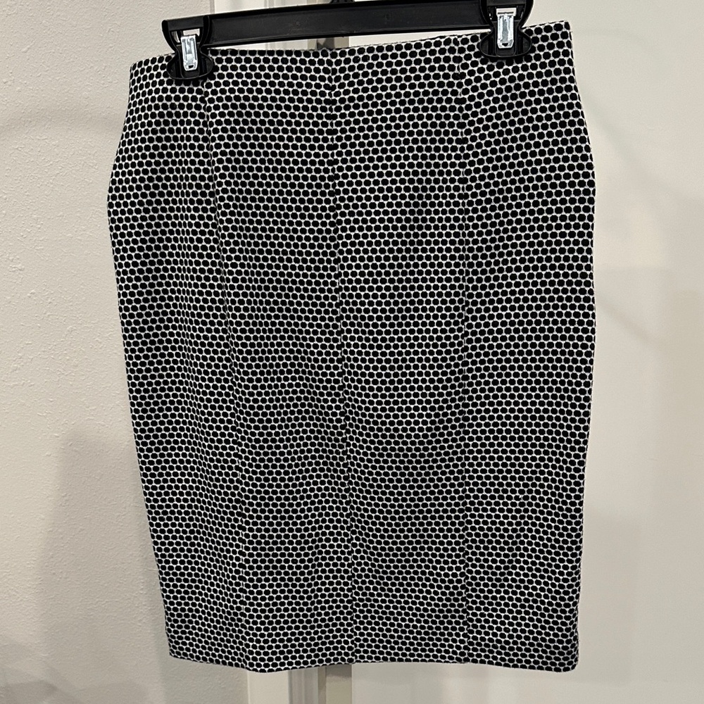 Alfani Black White Geometric Pencil Skirt 6 | Stretch Workwear Skirt Modern Zip - Picture 4 of 7